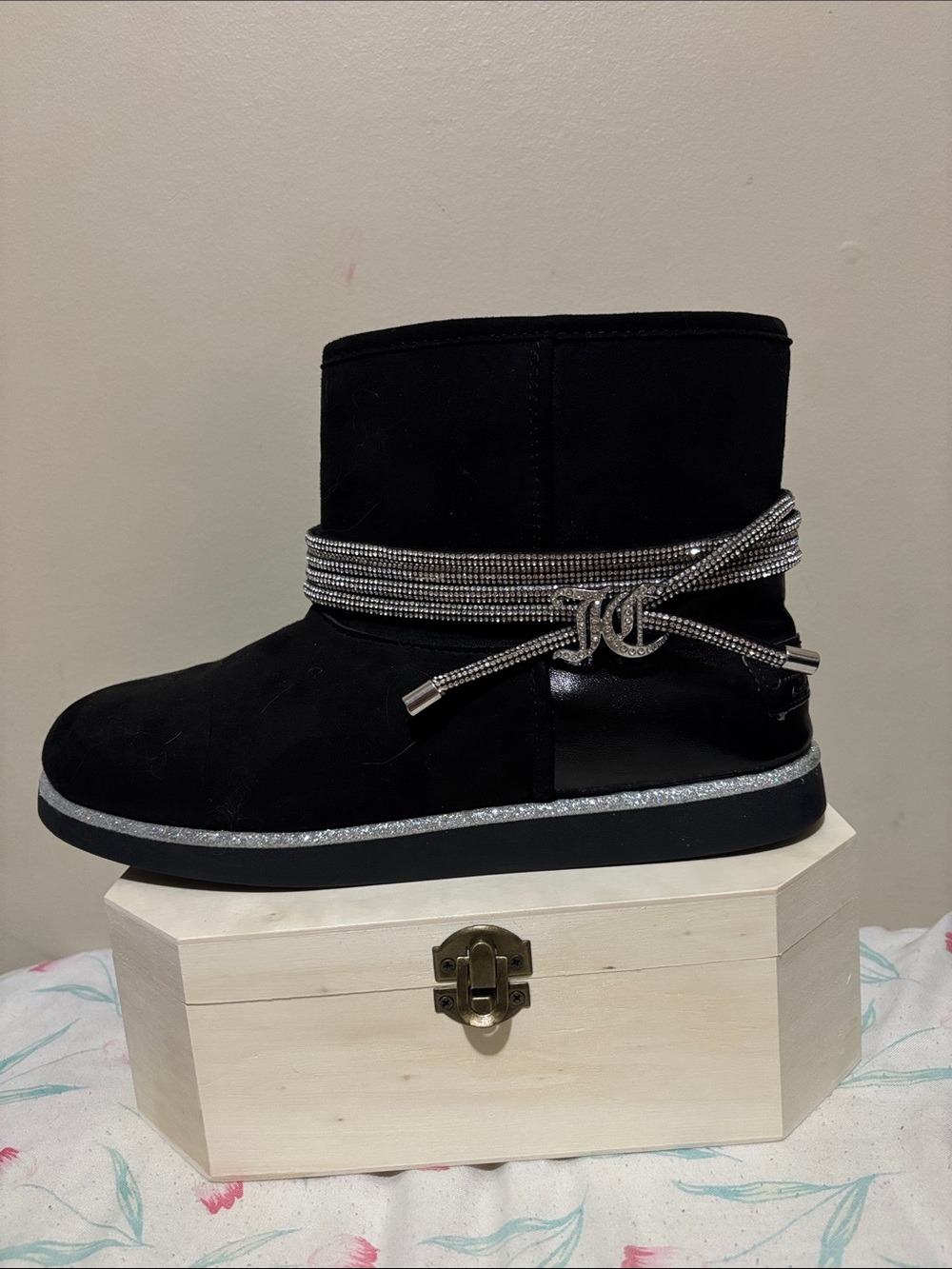 Juicy Couture Y2K Fall Sparkling Boots Size 8